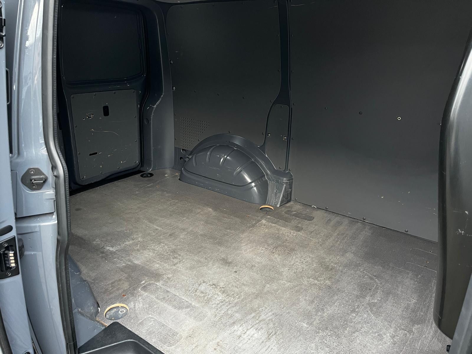 Fahrzeugabbildung Volkswagen T6 Transporter NAVI AHK KLIMA