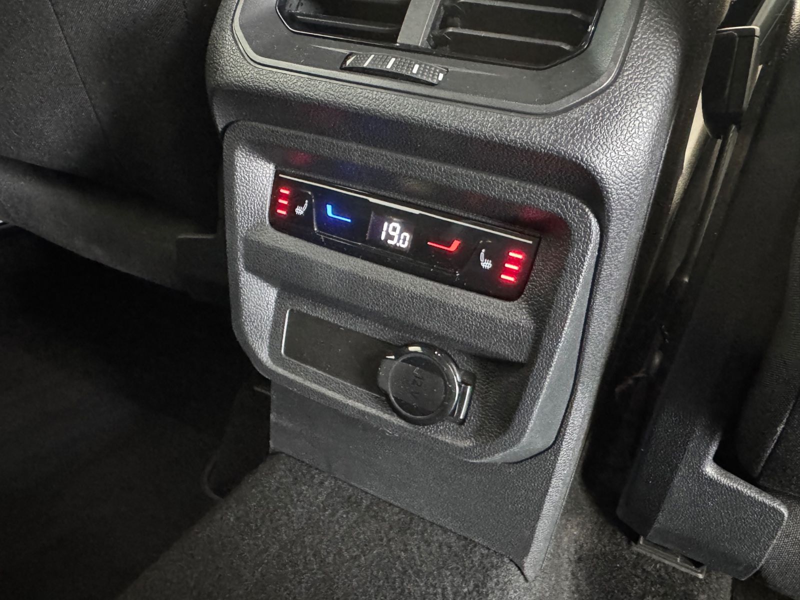 Fahrzeugabbildung Volkswagen Tiguan Active eHybrid/Navi/LED/AHK/HUD/360°Cam/