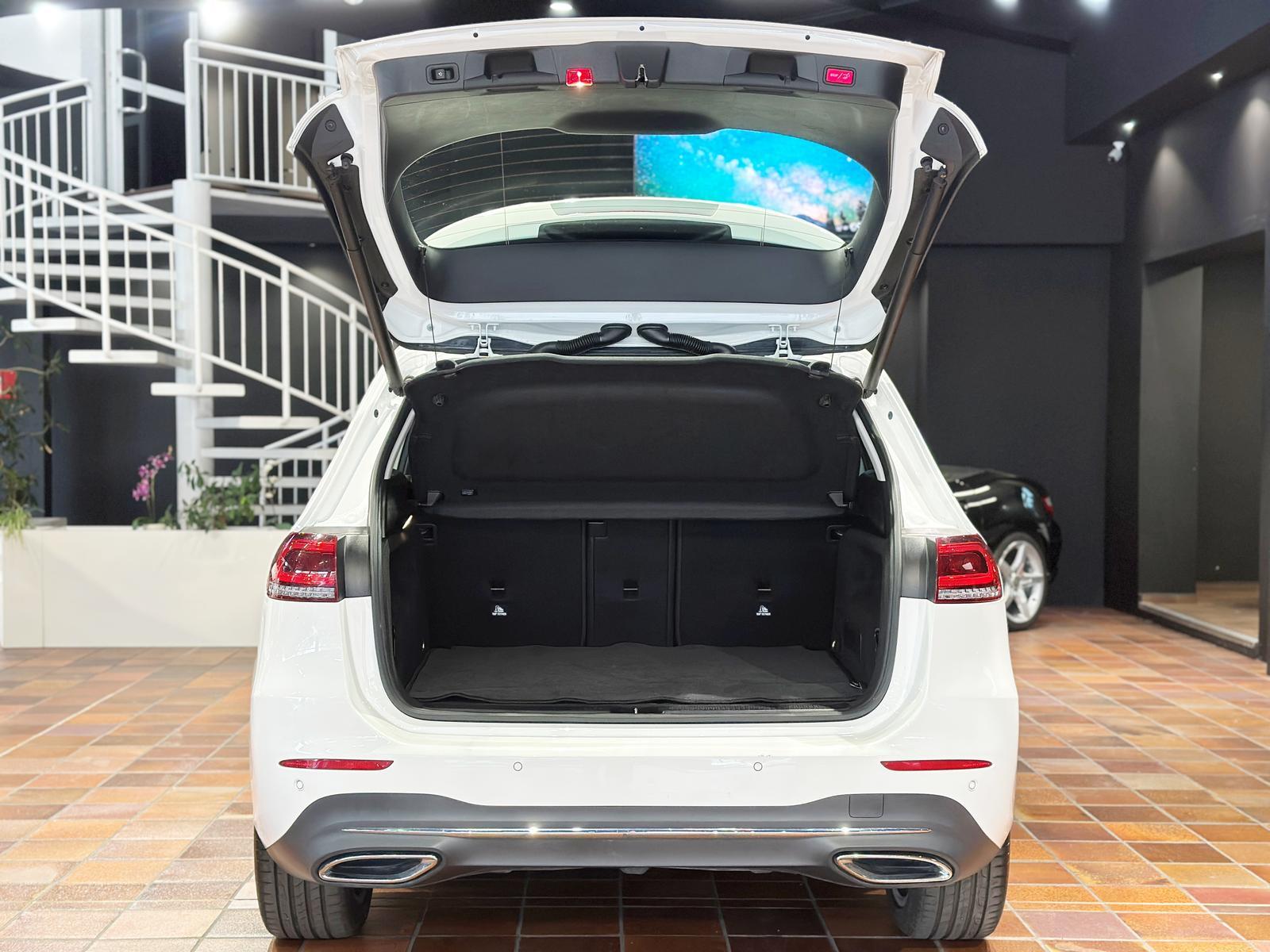 Mercedes-Benz B 200d 8G URBAN MBUX+ LED AHK EASYPACK LEDER SHZ