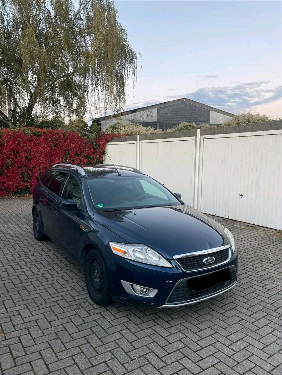 Ford Mondeo 2010 — rear view