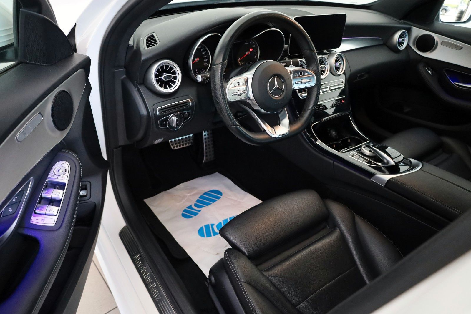 Fahrzeugabbildung Mercedes-Benz C 180 CGI Leder,Navi,LED,SH,Sternenhimmel,Park P