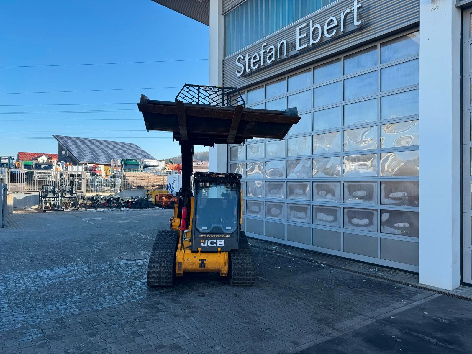 Fahrzeugabbildung JCB 270T S5 / Deltalader / Forst-Kabinenpanzerung