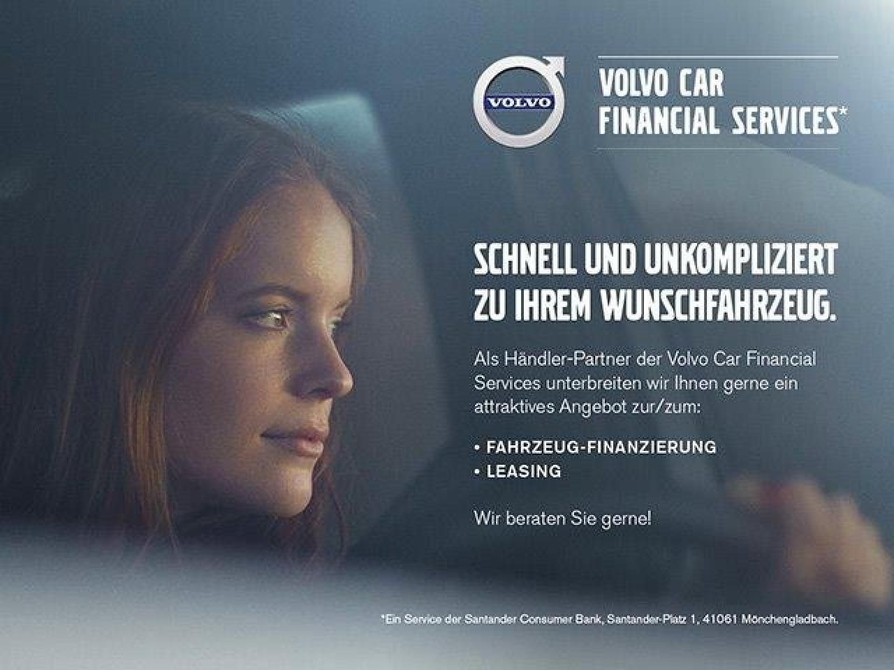 Fahrzeugabbildung Volvo XC40 Plus Dark 2WD