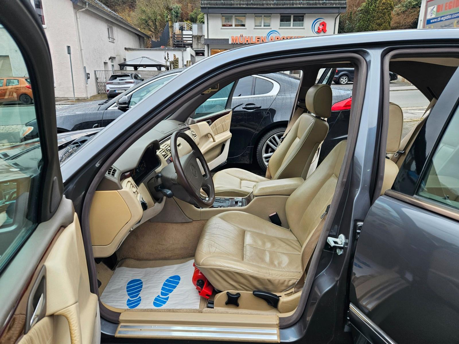 Mercedes-Benz E 220,Avantgarde,Leder,Klima,Alu,Schibedach