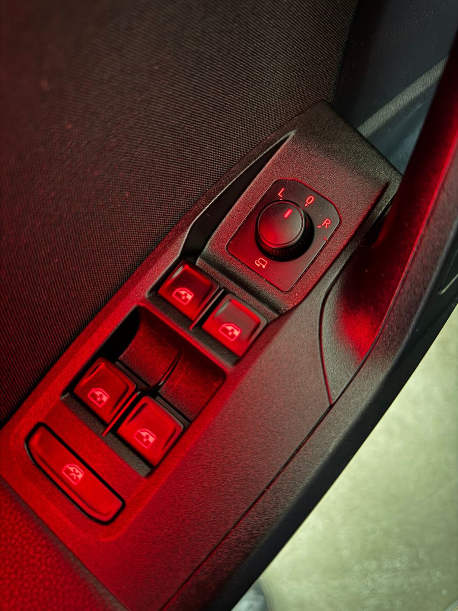 Fahrzeugabbildung SEAT ARONA SPORTPAKET FR-LINE DSG ACC LED BEATS KESSY