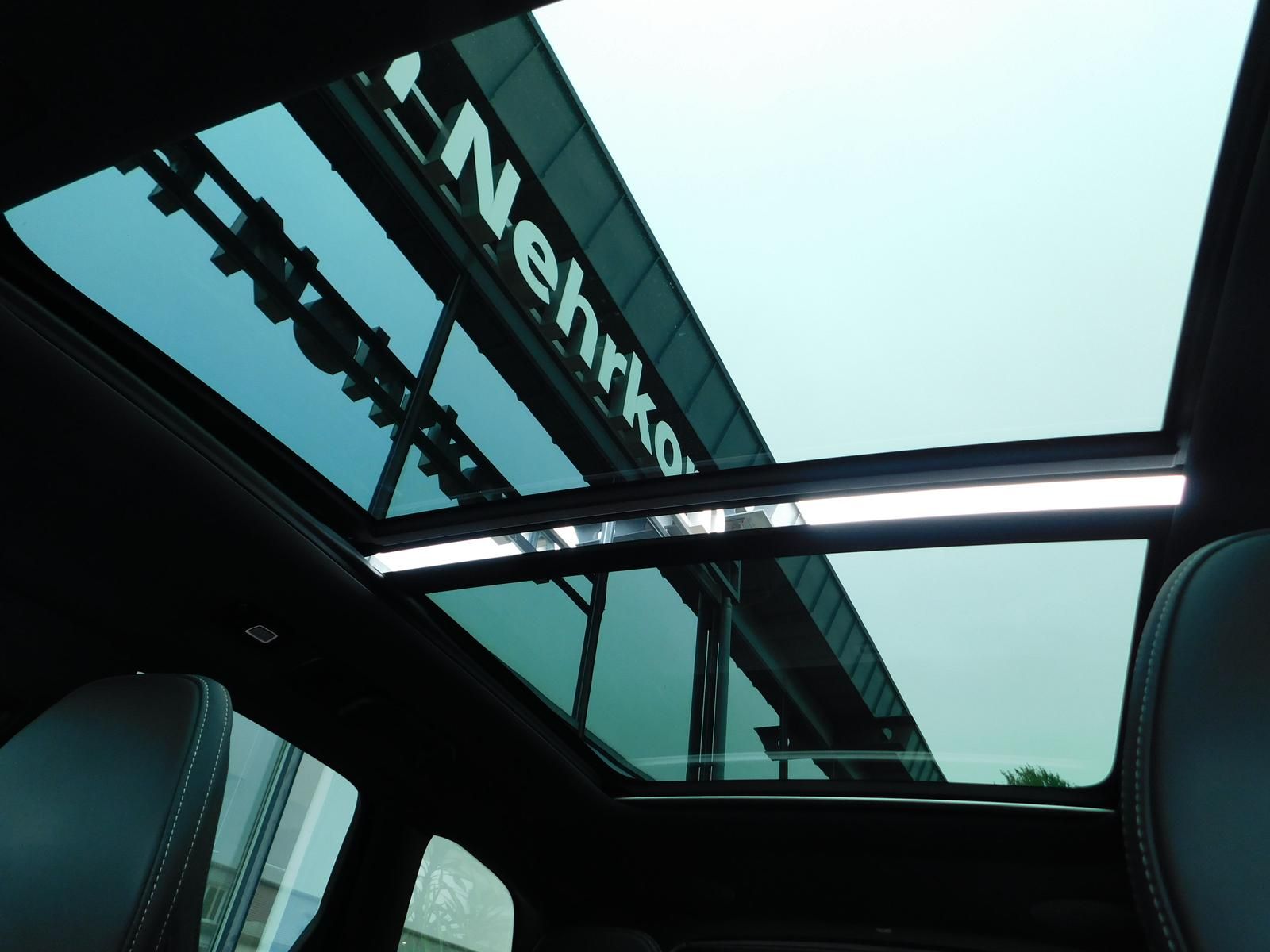 Fahrzeugabbildung Volvo XC60 B4D AWD Plus Dark "Panoramadach"