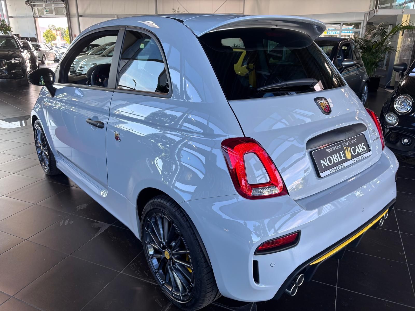 Fahrzeugabbildung Abarth 695 Competizione BEATS SOUNDSYSTEM NAVI ALU