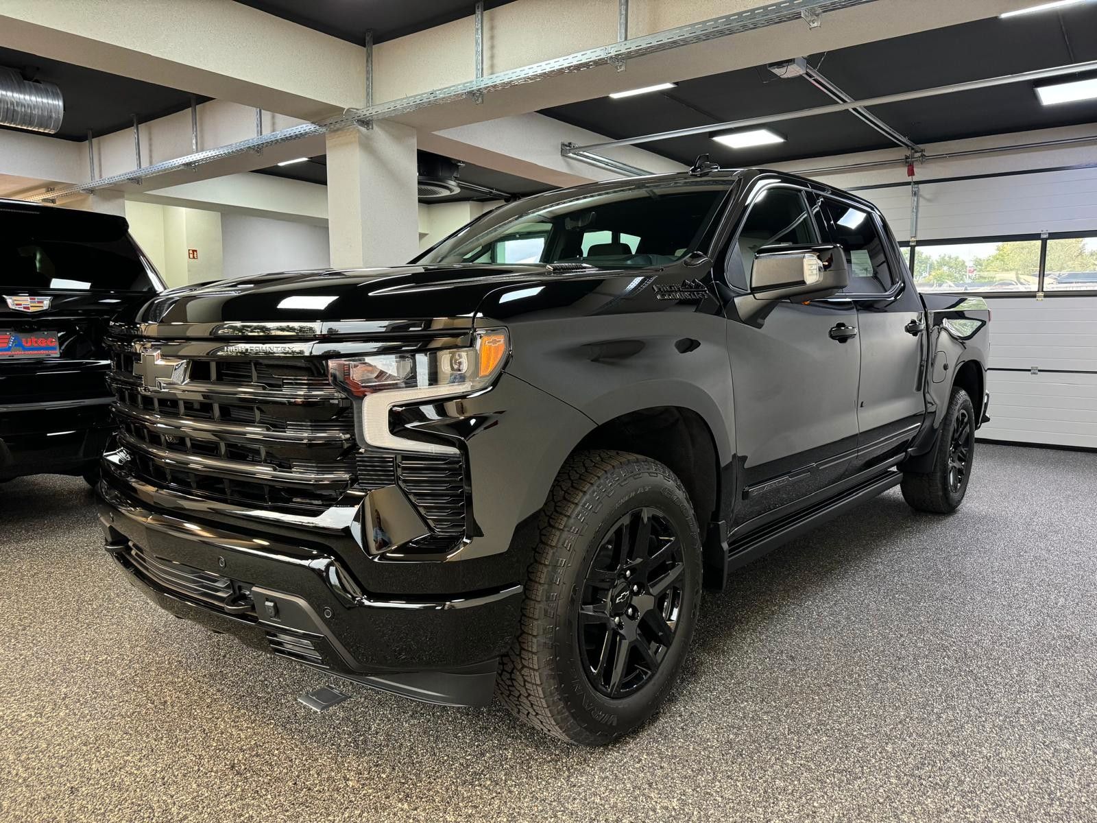 Fahrzeugabbildung Chevrolet 2026 SILVERADO MIDNIGHT DURAMAX DIESEL 4x4 HC