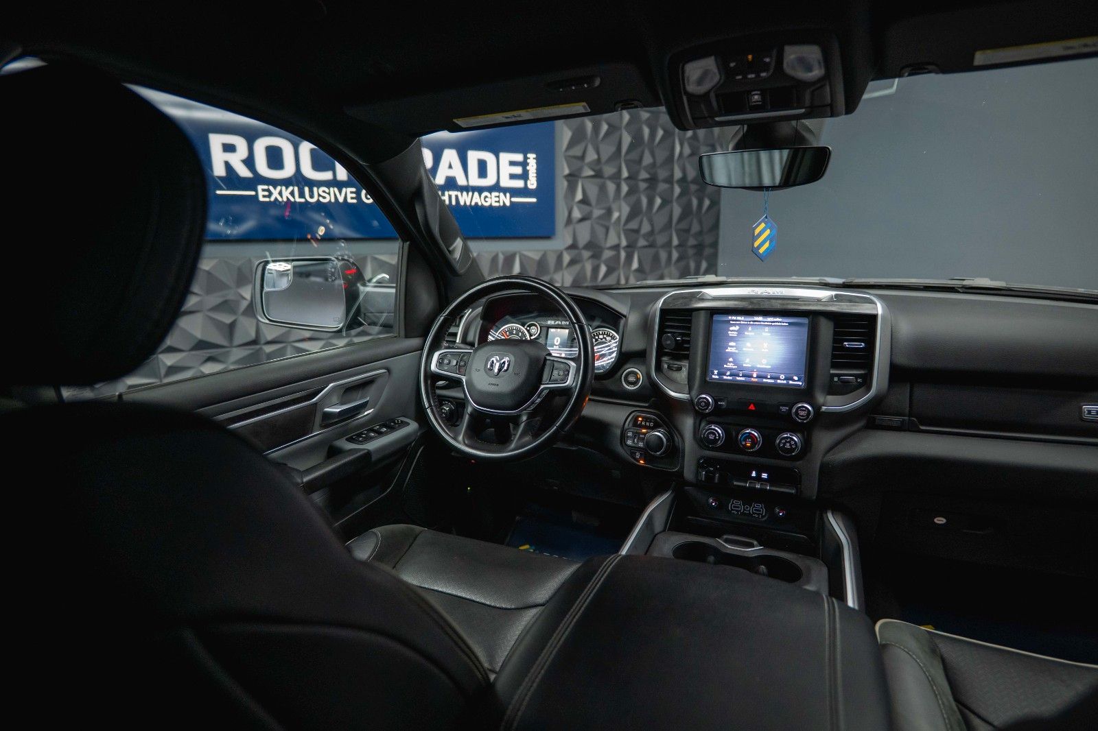 Fahrzeugabbildung Dodge RAM 5.7 V8 HEMI 4x4 Offroad Night LPG Hardtop