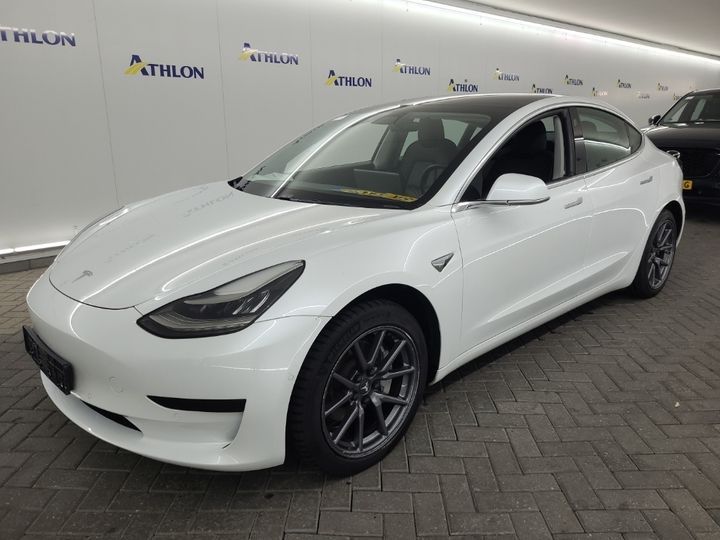 Tesla Model 3 Standard Plus RWD Standard Range Plus 87