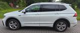 Volkswagen Tiguan Allspace 2.0 TSI R-Line-NAV-PAN-HUD-AHK - Volkswagen Tiguan Allspace R-Line mit Benzin-Antrieb