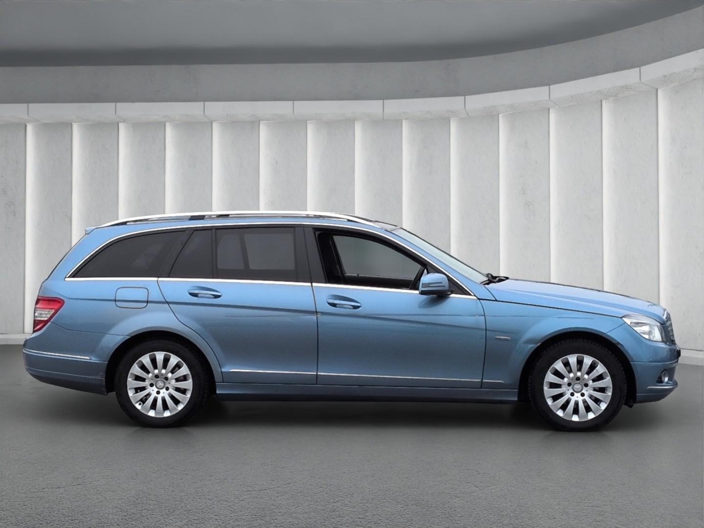 Mercedes-Benz C250 2010 — вигляд ззаду