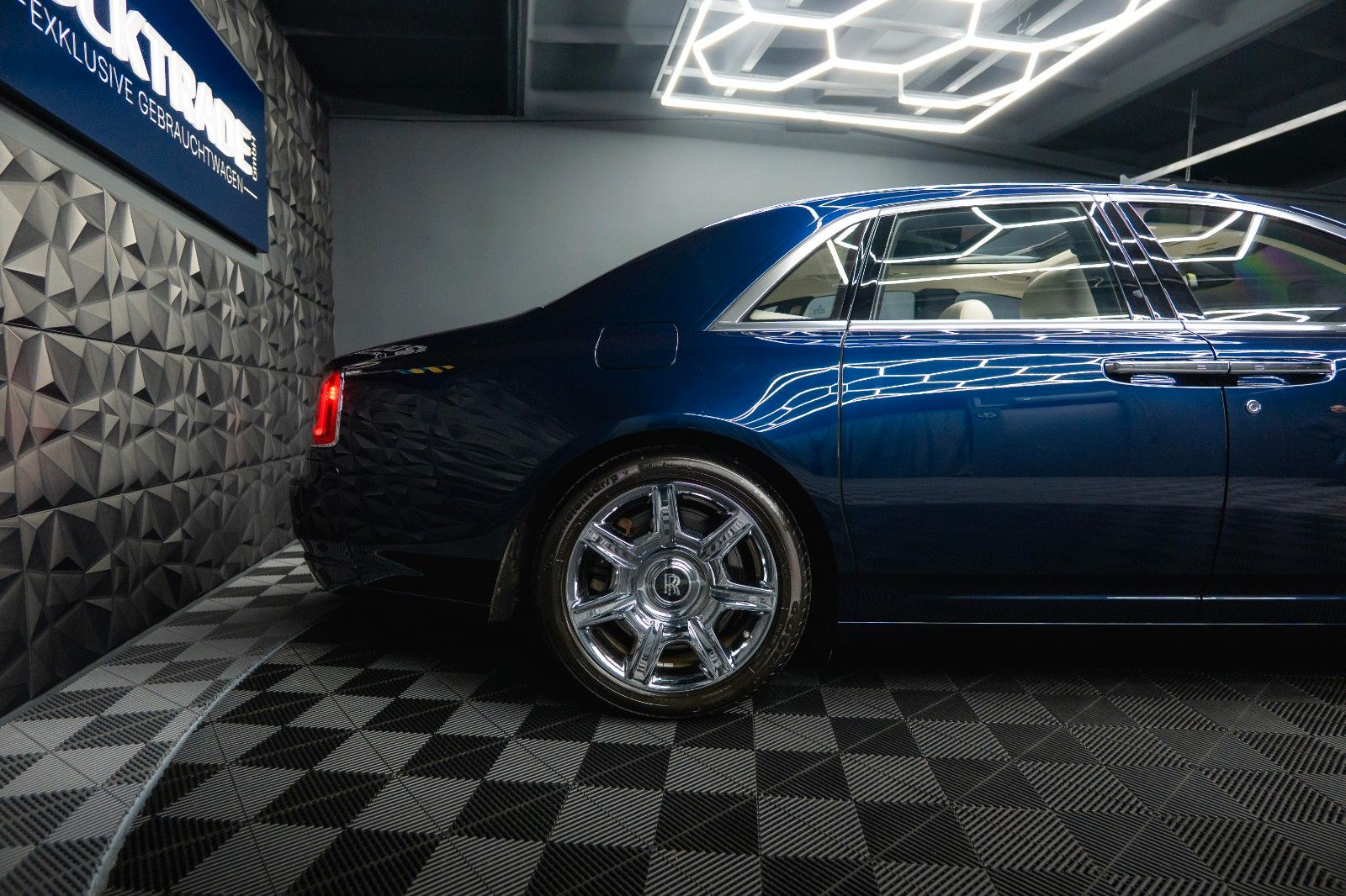 Fahrzeugabbildung Rolls-Royce Ghost V12 Full Service *Panorama*TV*360*HU*19%*