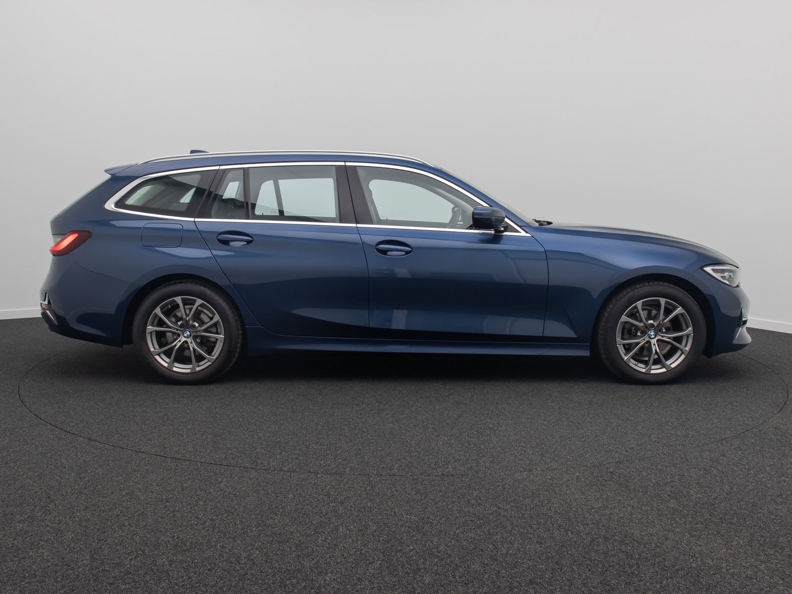 Fahrzeugabbildung BMW 318d Luxury Line DAB Alarm Geschwindigreg HiFi