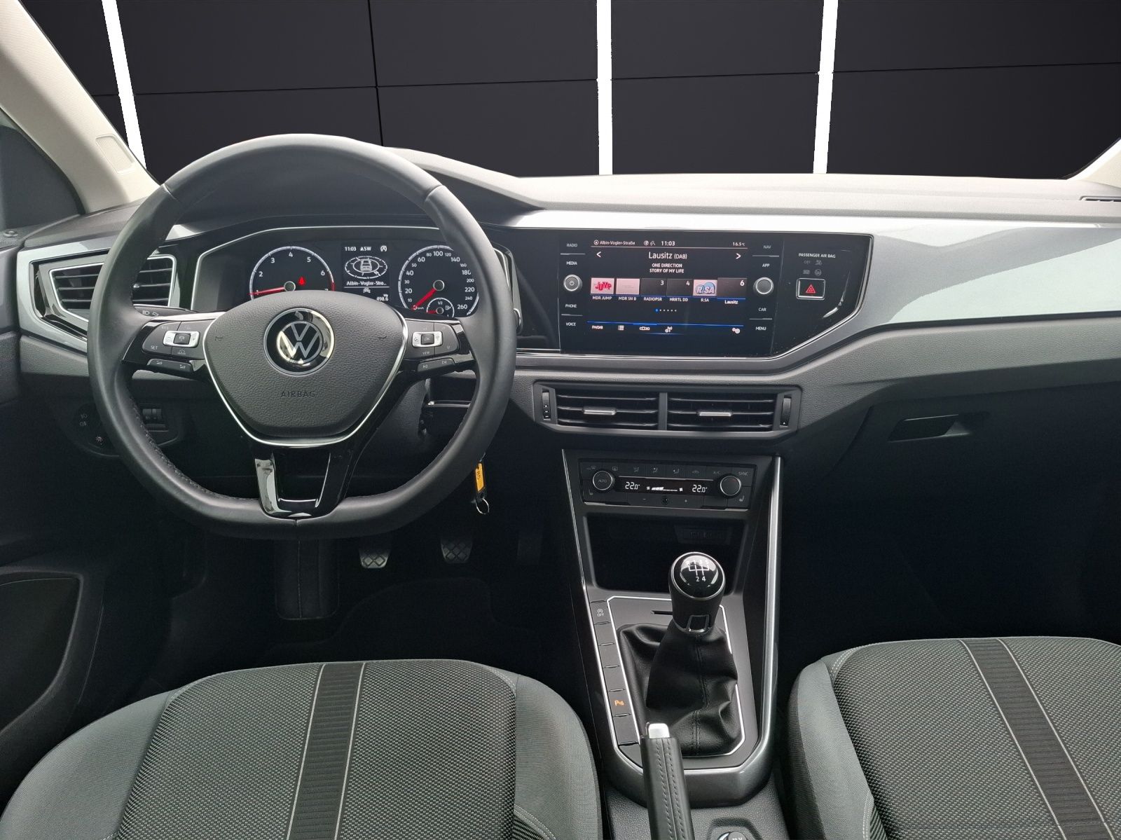 Fahrzeugabbildung Volkswagen Polo TSI Highline Navi Climatronic ACC PDC SH LM