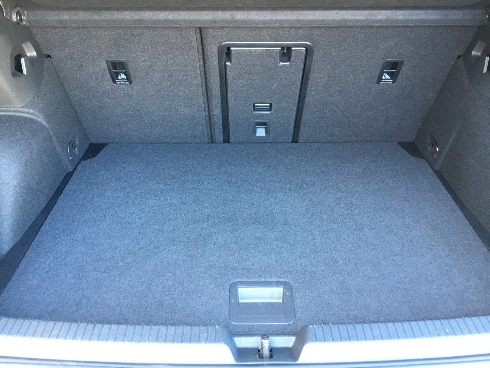 Fahrzeugabbildung Volkswagen Golf 1.5 eTSI DSG Life+AHK+LED+Kamera+Navi