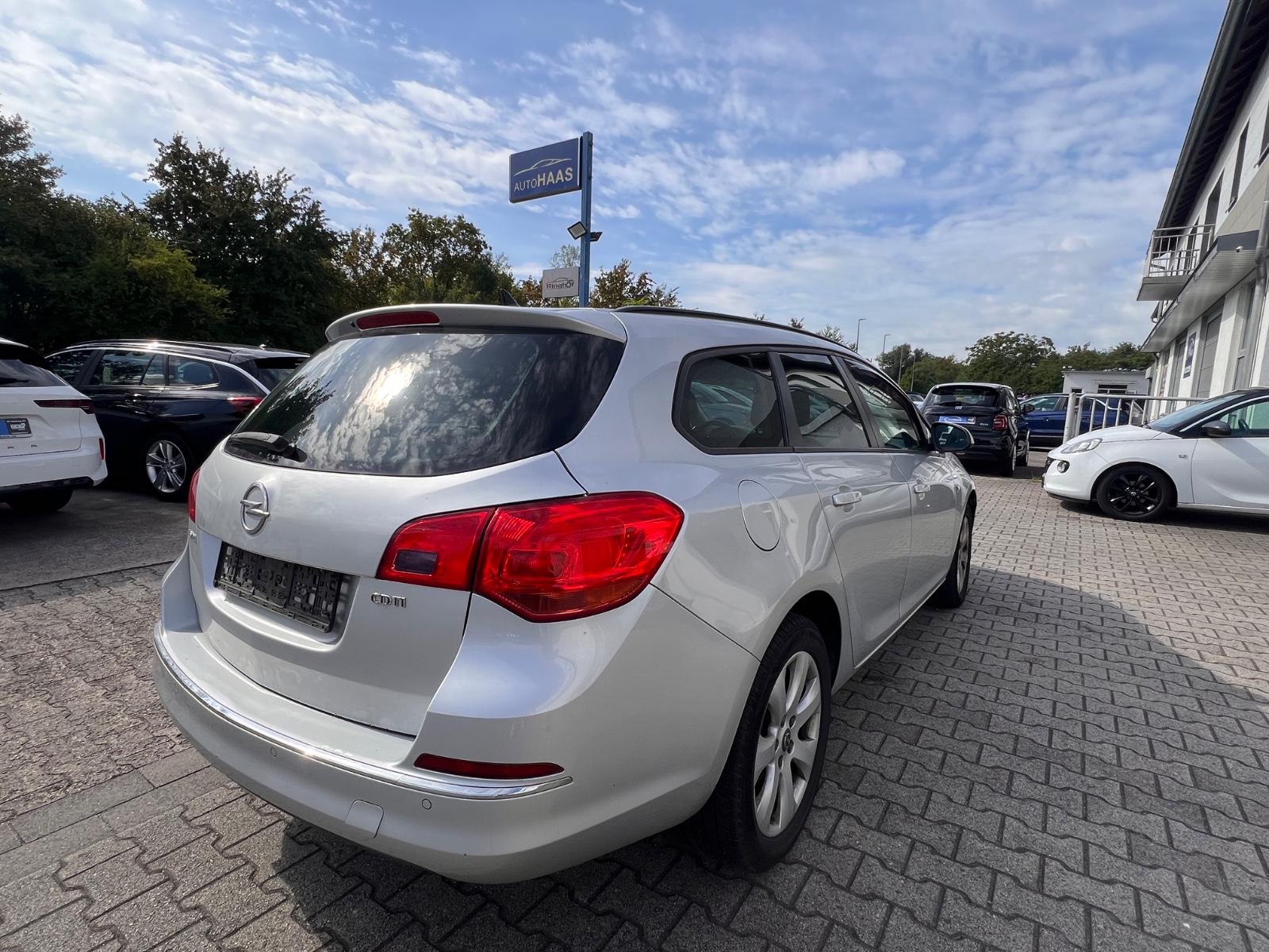 Opel Astra 2012 — photo 5