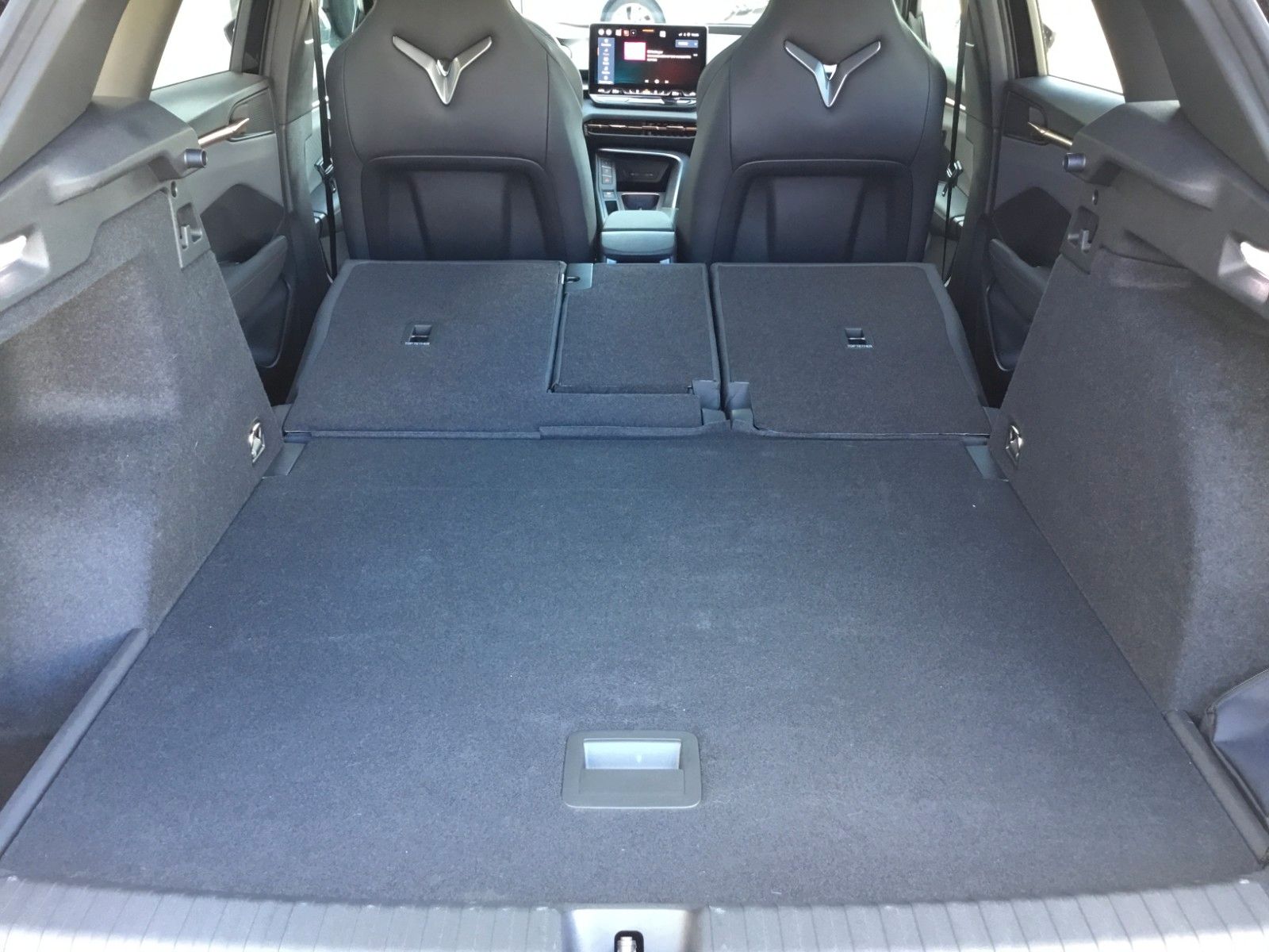 Fahrzeugabbildung CUPRA Terramar 2.0 TSI DSG 4Drive+Matrix+AHK+Pano+360°