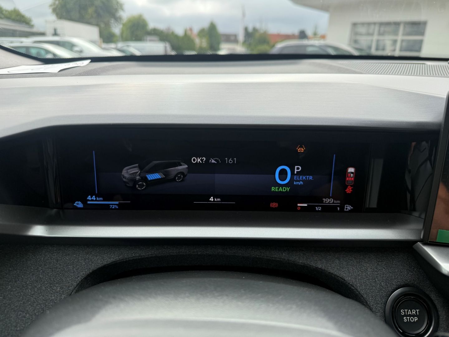 Fahrzeugabbildung Opel Grandland 1.6 Plug-in-Hybrid mit AHK+Allwetter
