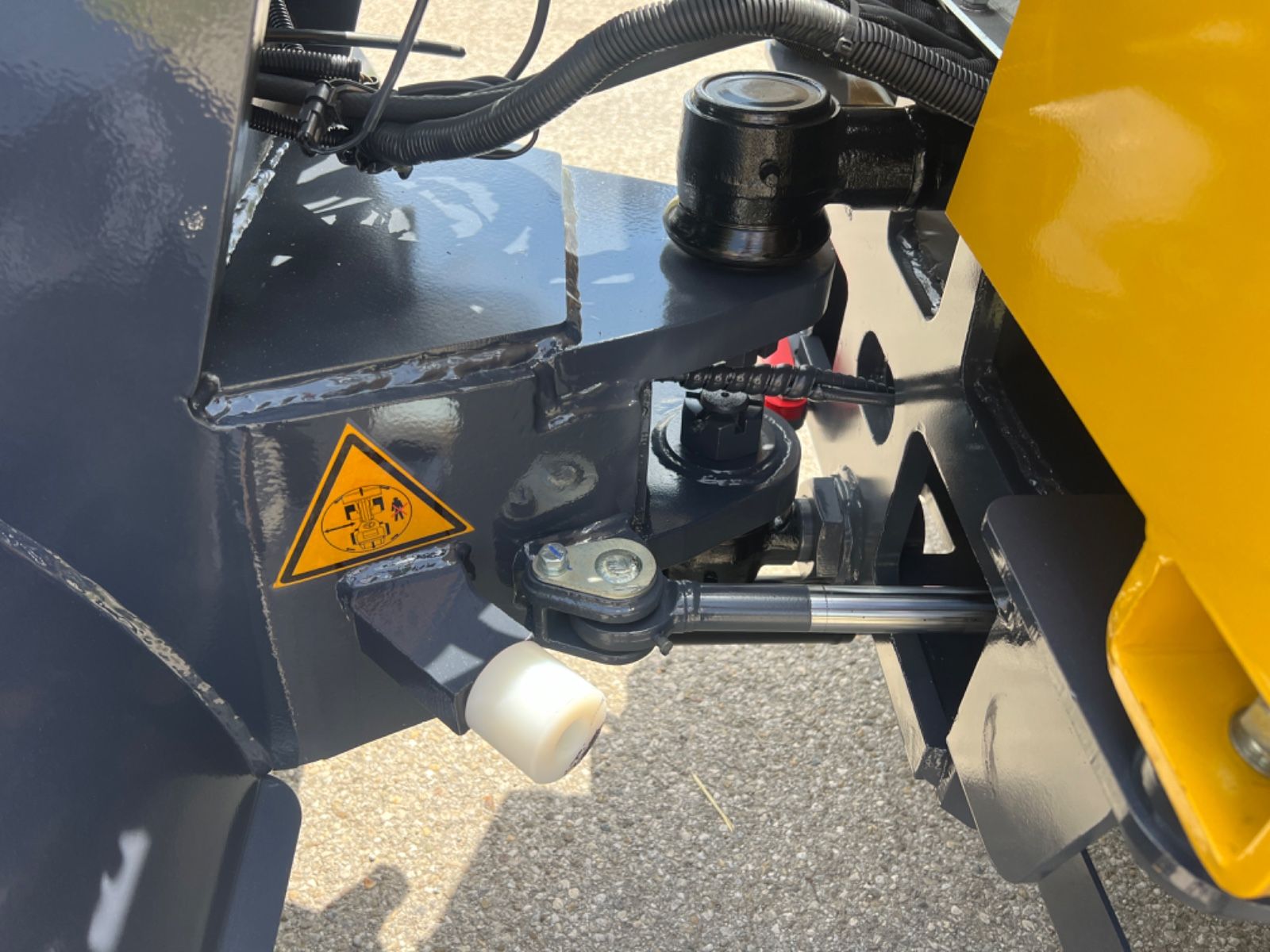 Fahrzeugabbildung Andere Eurotrac W12F -  KlappSchutzdach - hebt Pflaster