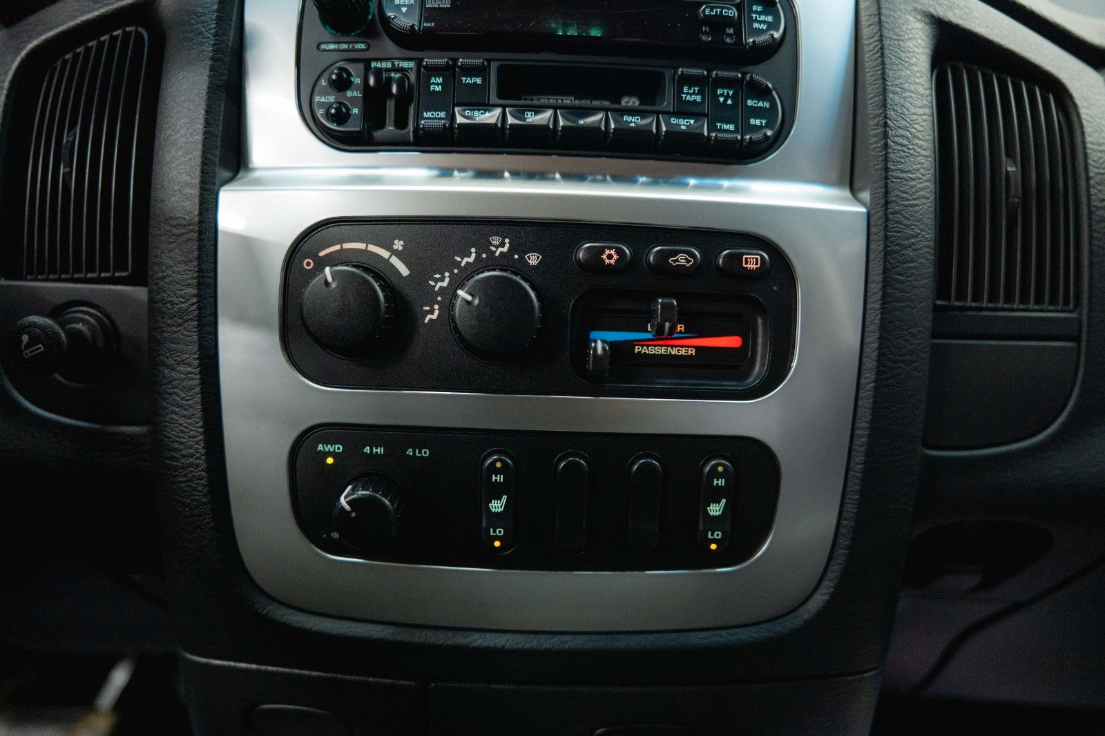 Fahrzeugabbildung Dodge RAM 5.7 V8 HEMI 4x4 OFFROAD MONSTERTRUCK LONGBED