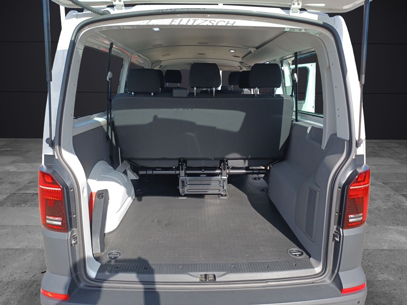 Fahrzeugabbildung Volkswagen T6 Kombi T6.1 TDI 9-Sitzer LR Klima GRA RFK SH