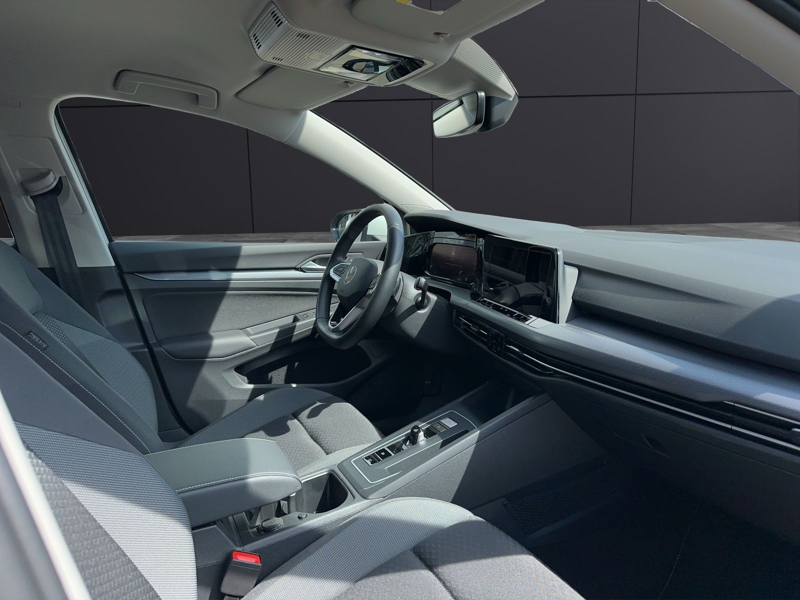 Fahrzeugabbildung Volkswagen Golf VIII Variant eTSI Active DSG DSG NAVI LED A