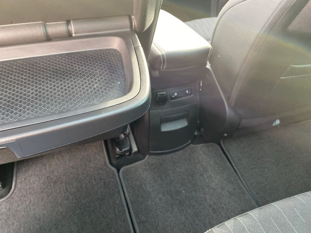 Fahrzeugabbildung Renault Grand Scenic Benzin 140 GPF LIMITED *SHZ*Keyless