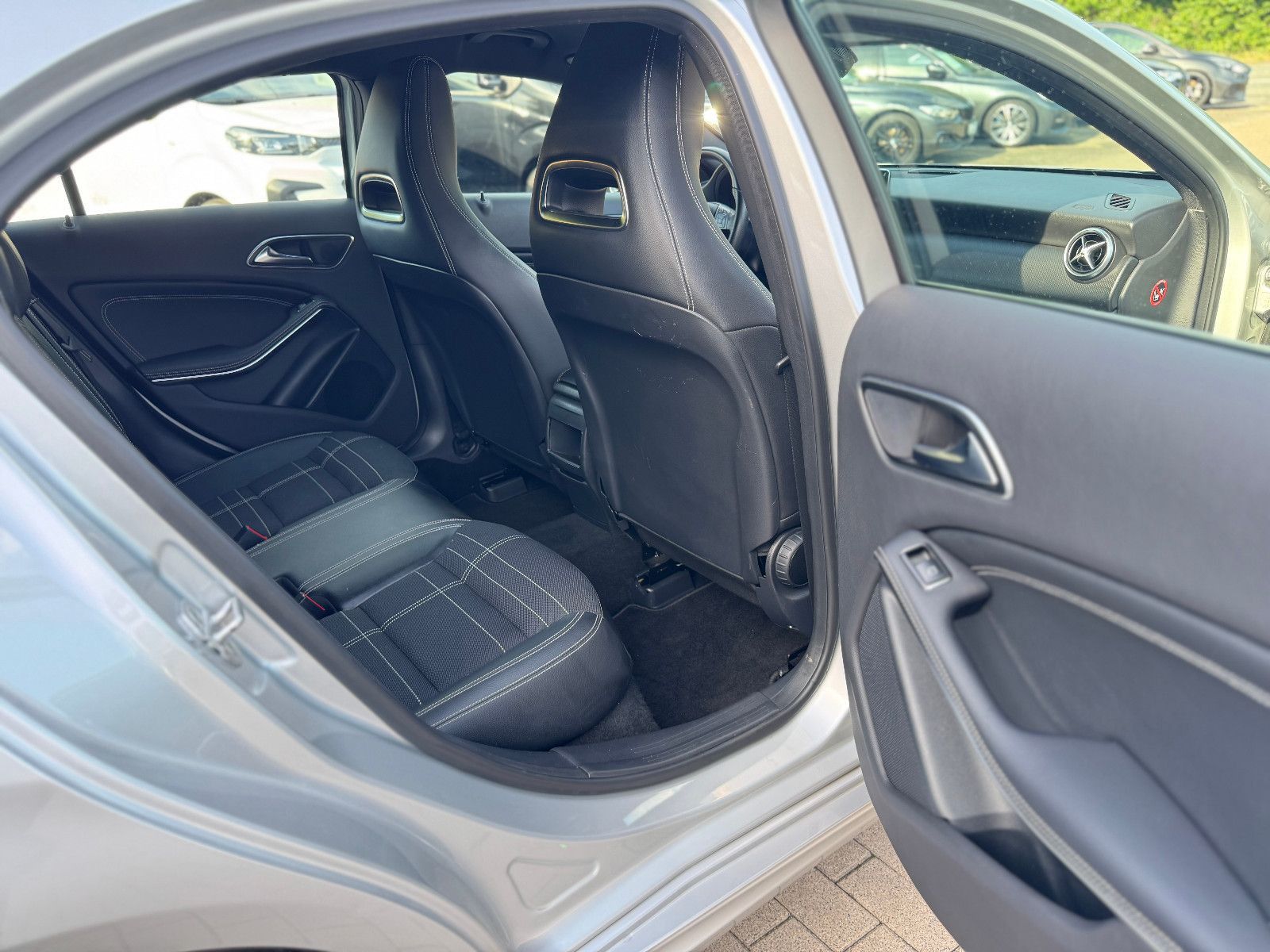 MERCEDES-BENZ A 180, 2012, Benzin, 122 PS