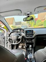 Peugeot 2008 Allure PureTech 110 EAT6 Stop&Start Allure - Peugeot 2008: 1.6
