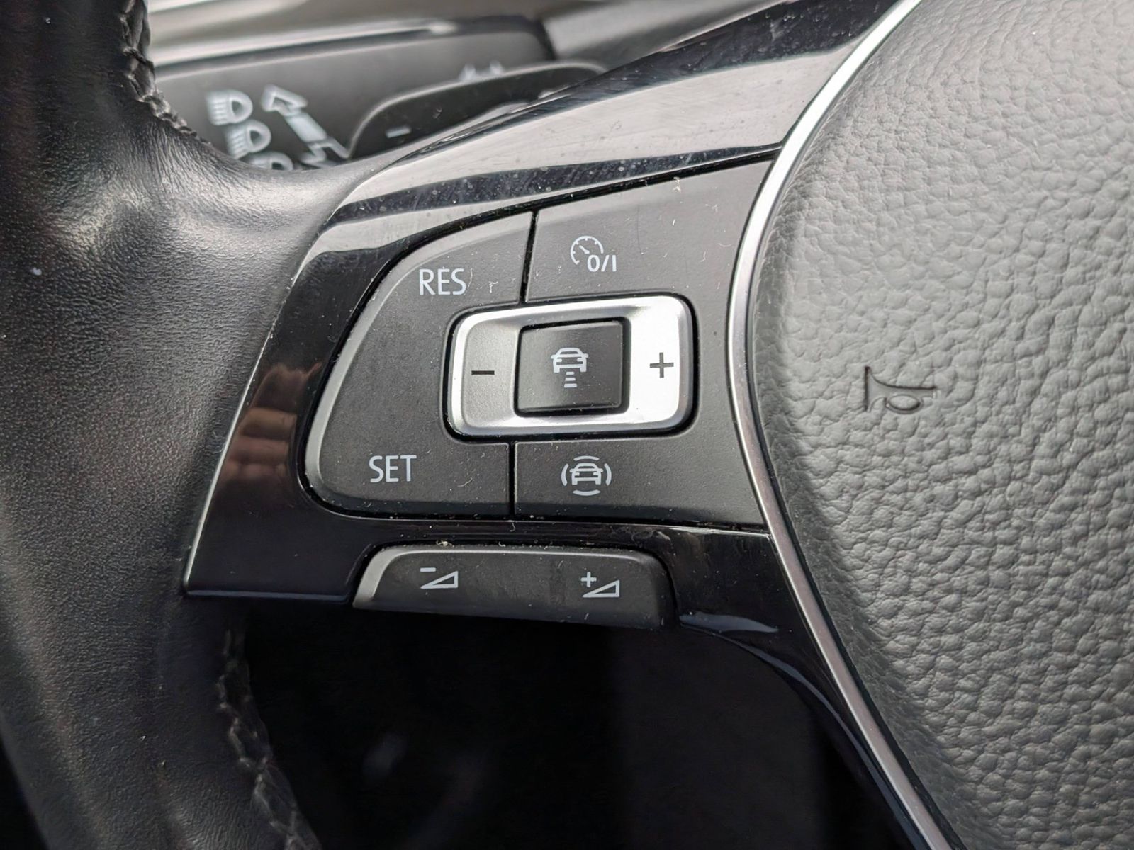 VW T-Roc 2.0 TDI Style Automatik Navi ACC – Bild 31