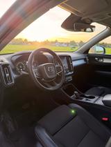 Volvo XC40 D4 AWD Momentum Pro Geartronic Momentum Pro - Volvo XC40 Momentum mit Diesel-Antrieb
