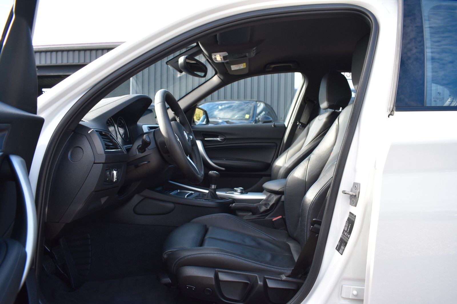 Fahrzeugabbildung BMW 118i Lim. Edition M Sport Shadow Navi Leder LED