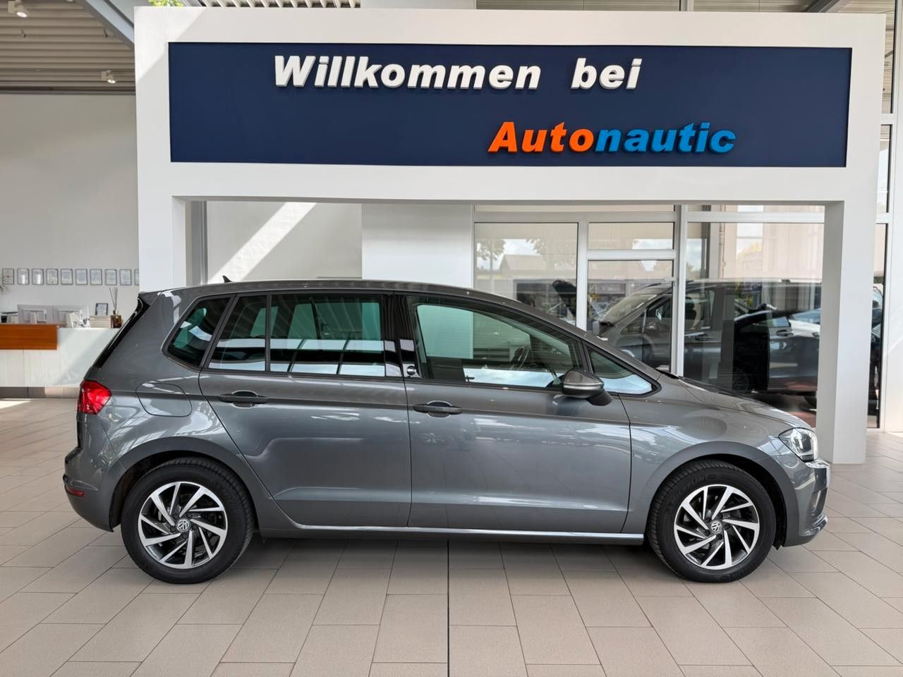 Fahrzeugabbildung Volkswagen Golf Sportsvan TDI DSG SOUND NAVI AHK ACC ALU