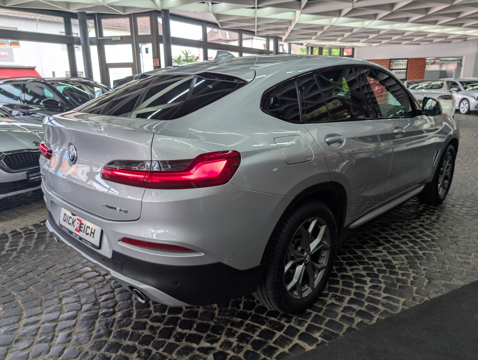 Fahrzeugabbildung BMW X4 xDrive 30 i xLine MSport Shadow PANO H&K VOLL