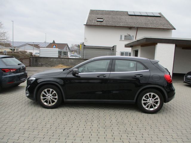 Mercedes-Benz GLA 180 d NAVI LEDER TEMPOMAT SITZH PDC