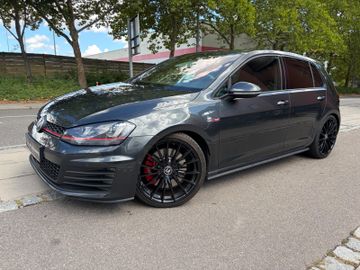 Volkswagen Golf - 2