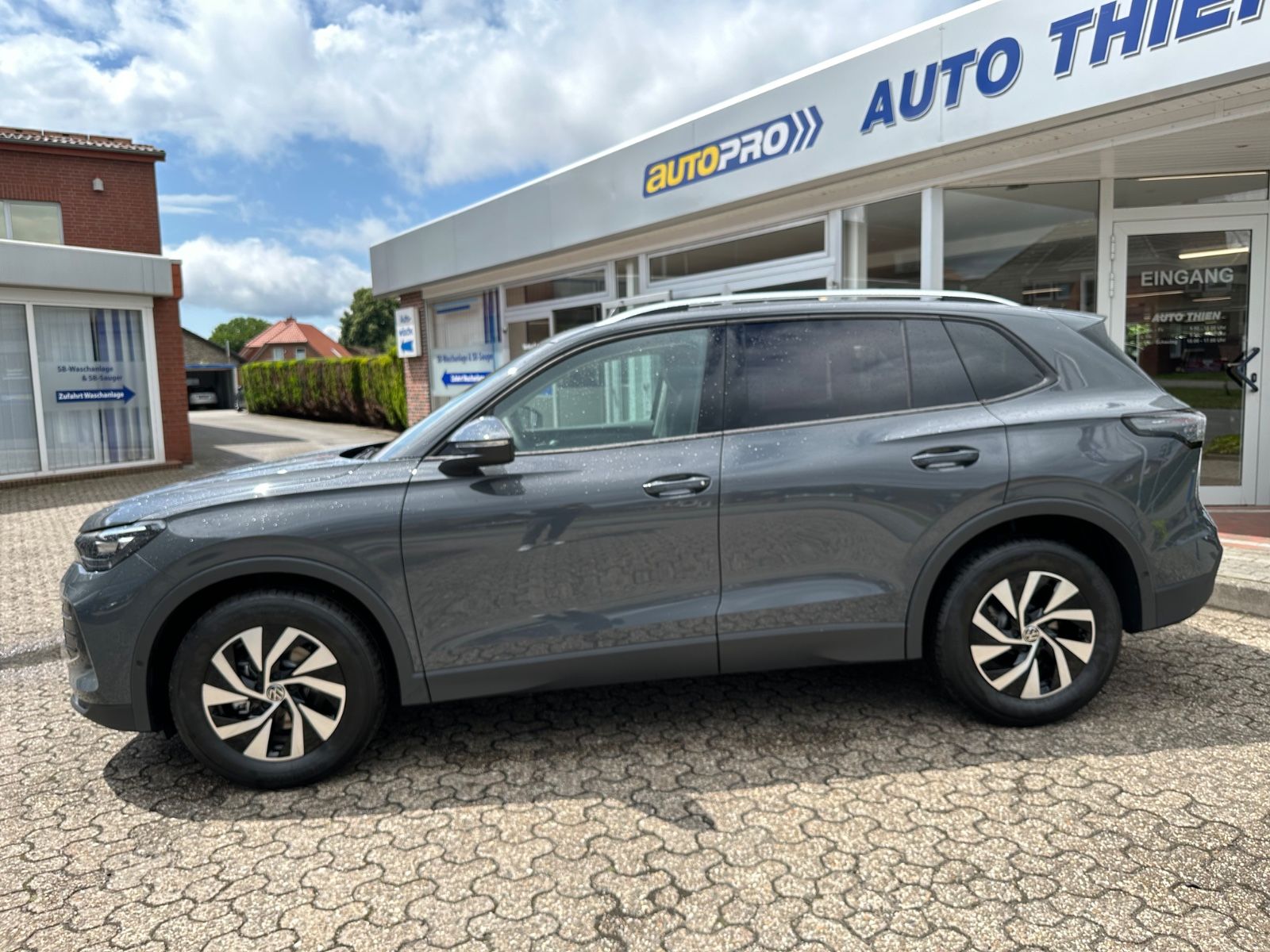 Fahrzeugabbildung Volkswagen Tiguan 1.5 eTSI Life DSG Navi/AHK/ACC/LED/SHZG