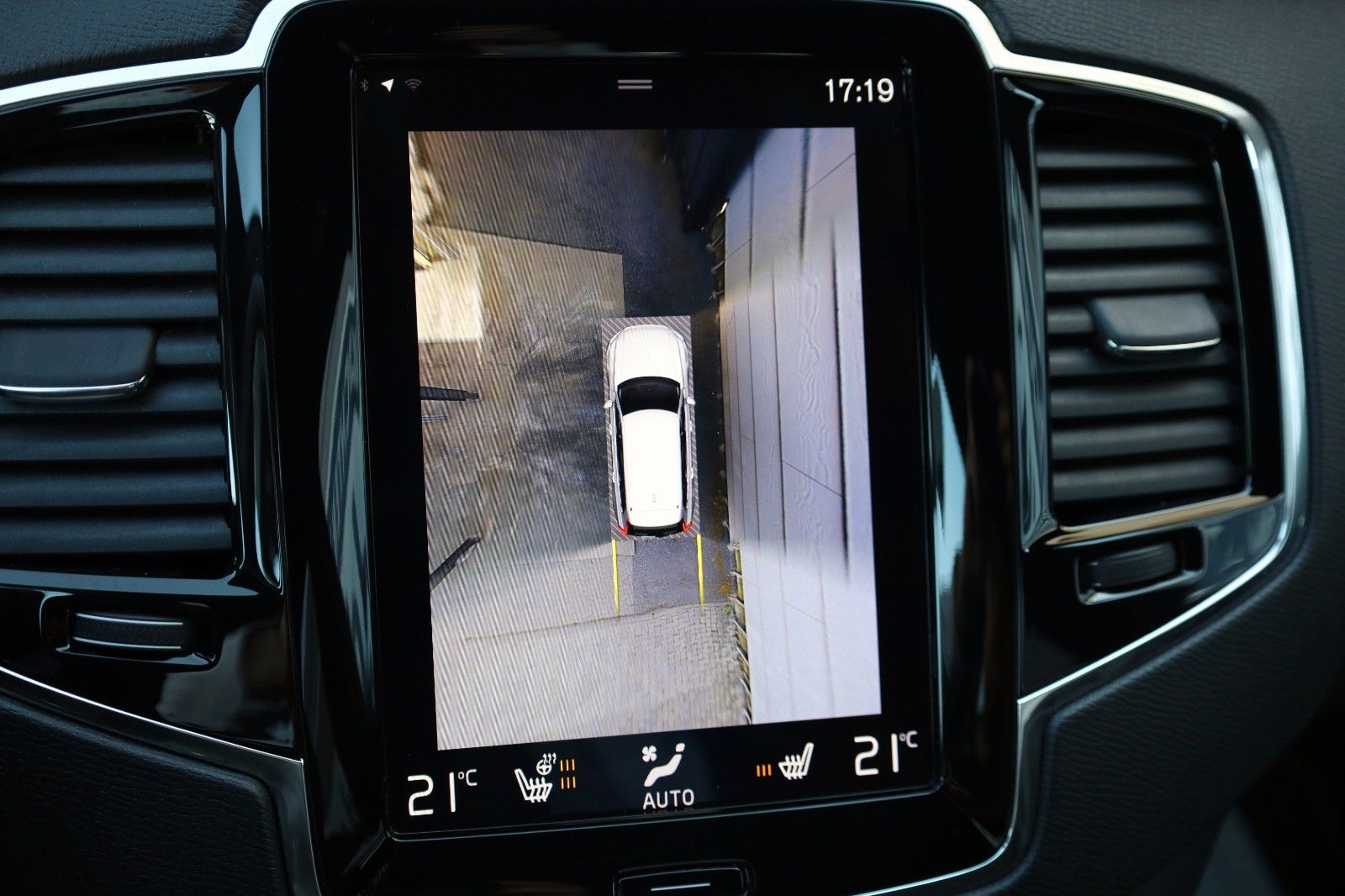 Fahrzeugabbildung Volvo XC90 R Design AWD 7 Sitzer,Leder,Navi,360°,AHK