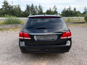 Mercedes E 220 - 12