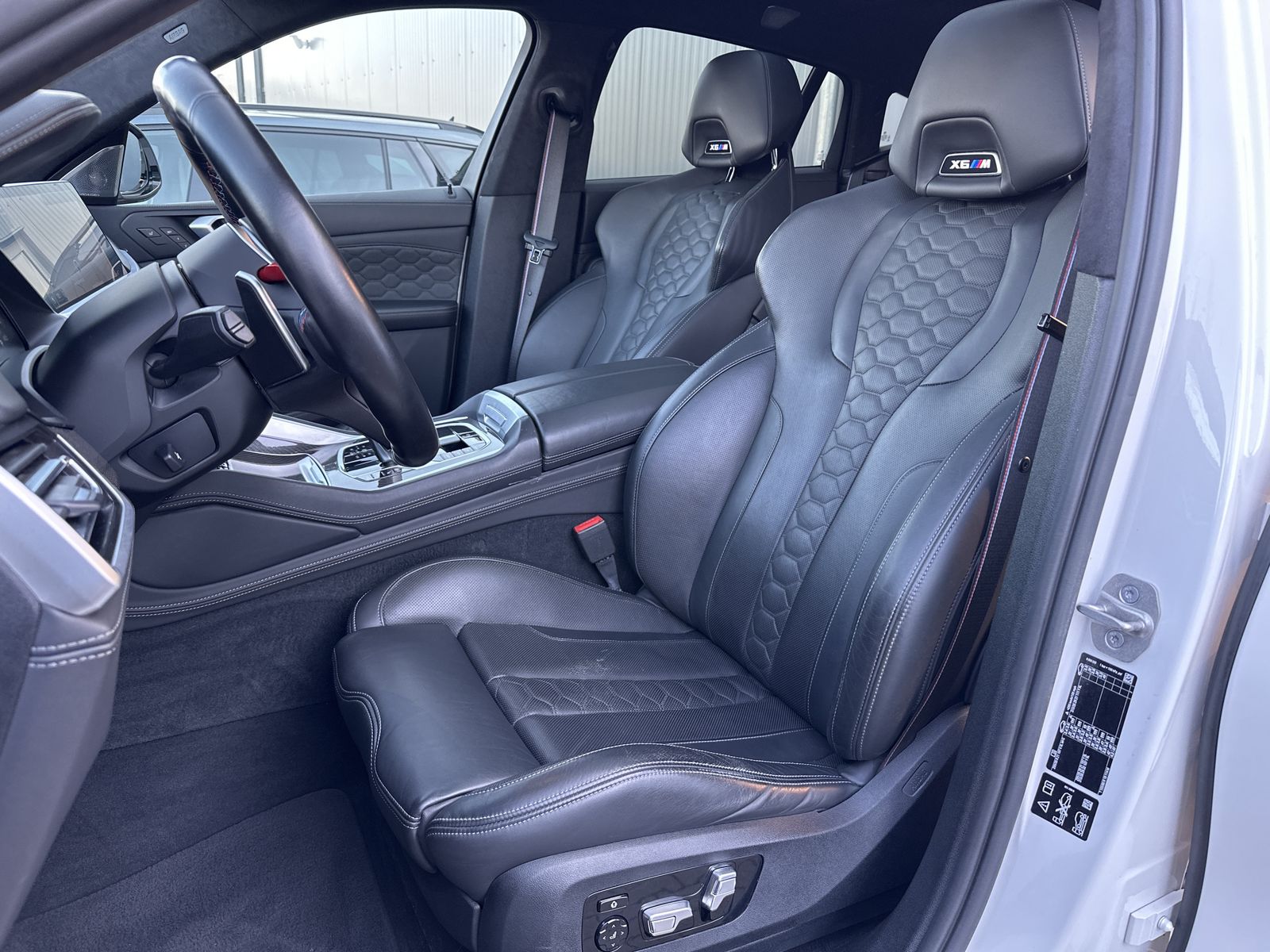 Fahrzeugabbildung BMW X6 M Competition NAV+LASER+360°+AHK+B&W+PANORAMA