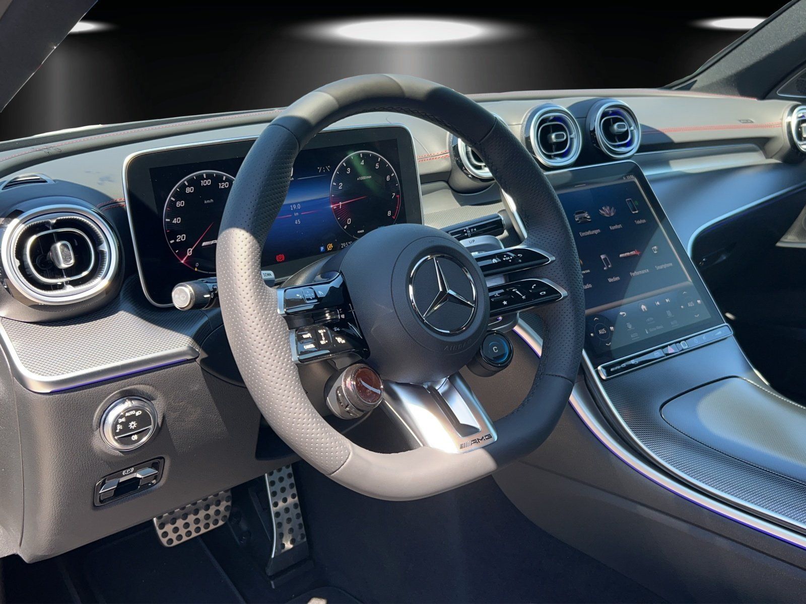 Fahrzeugabbildung Mercedes-Benz Mercedes-AMG C 43 4M T Pano DISTRO Burme Drivers