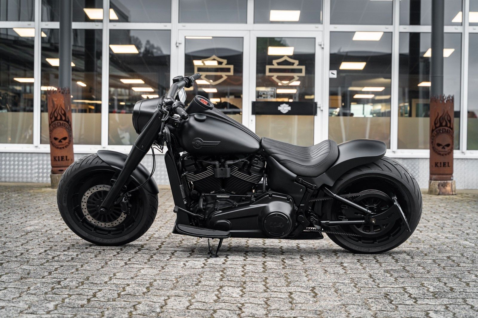 Fahrzeugabbildung Harley-Davidson FLFBS Fat Boy 128cui - Custom 1of1 "Black Titan"