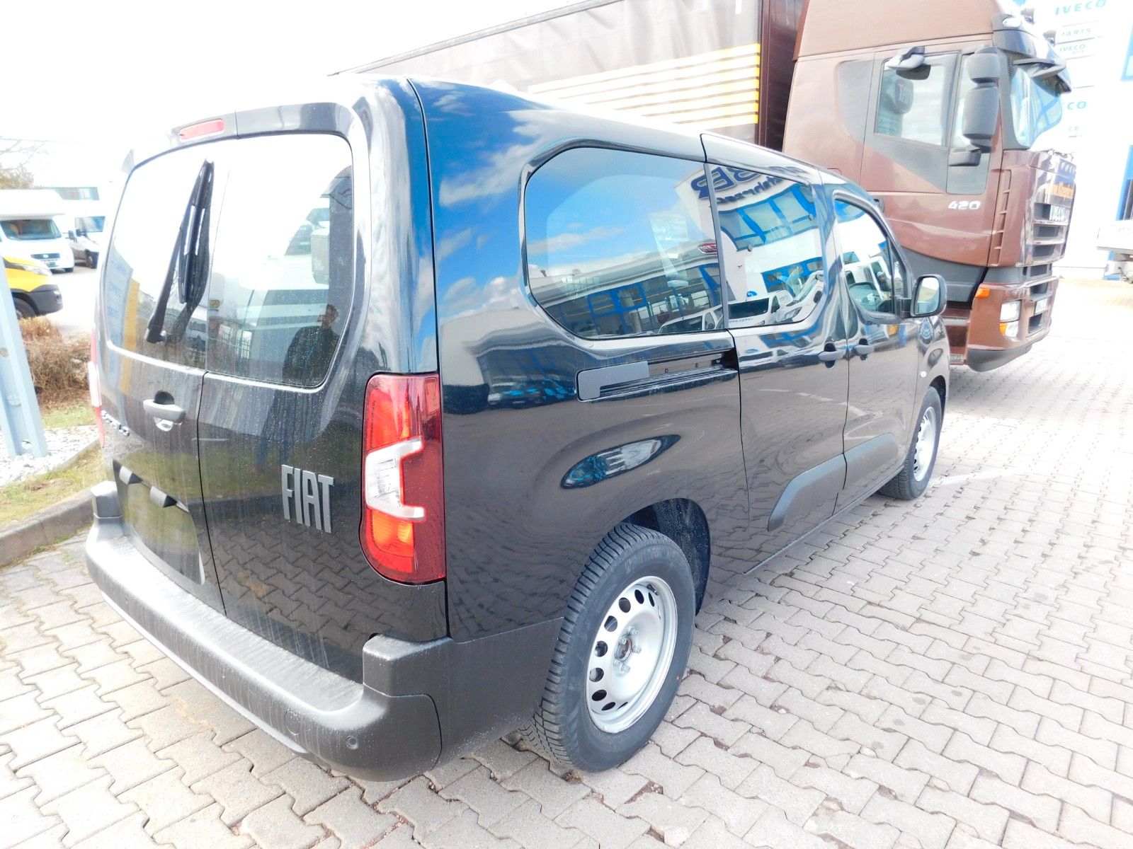 Fahrzeugabbildung Fiat e-Doblò  Multicab XL Mixto