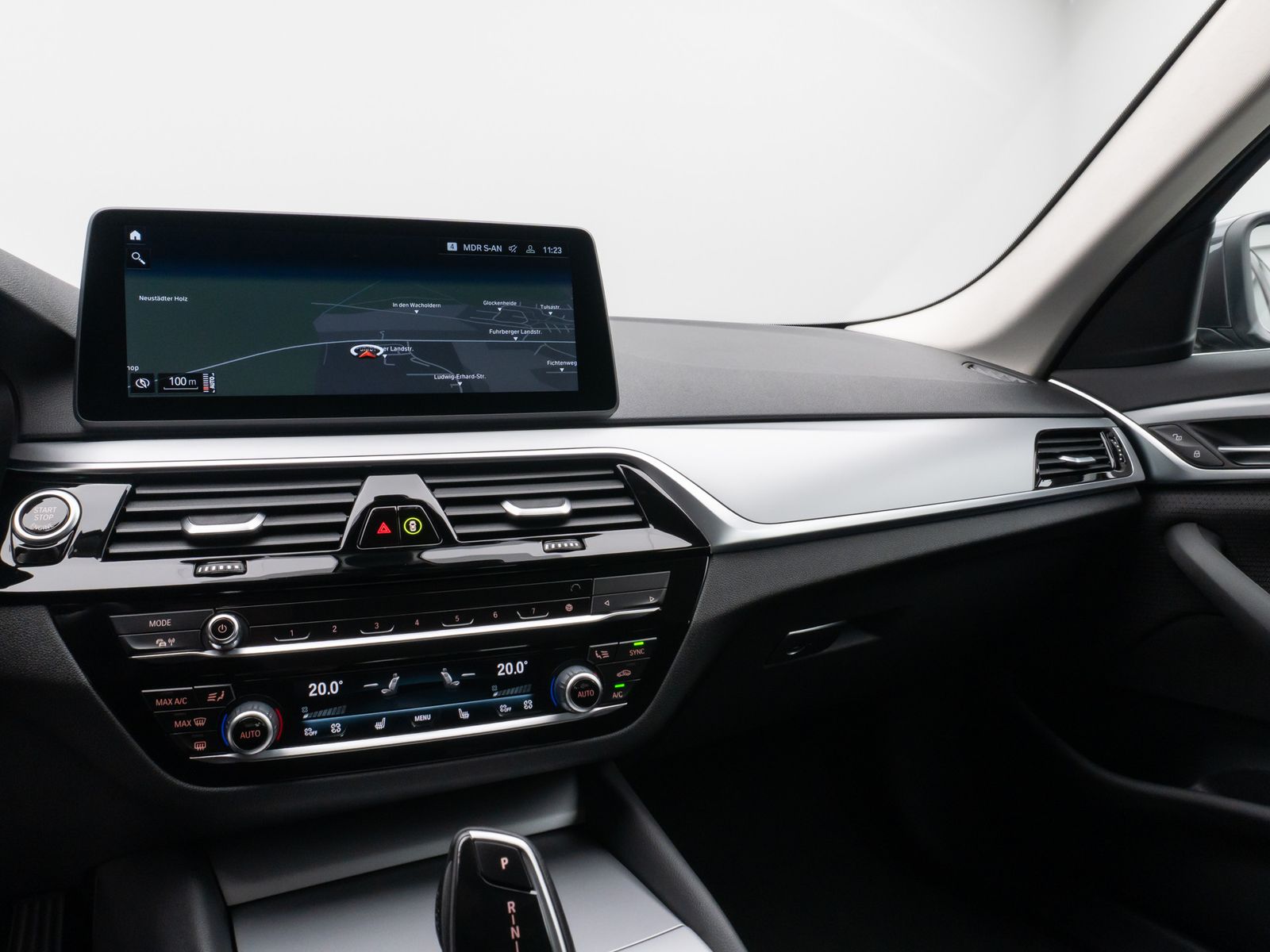 Fahrzeugabbildung BMW 520d Kamera HUD DAB 4xKlima DrivingAssist Alarm