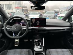 Fahrzeugabbildung Volkswagen Golf VIII 1.5 GTE DSG FACELIFT PANO HuD AHK