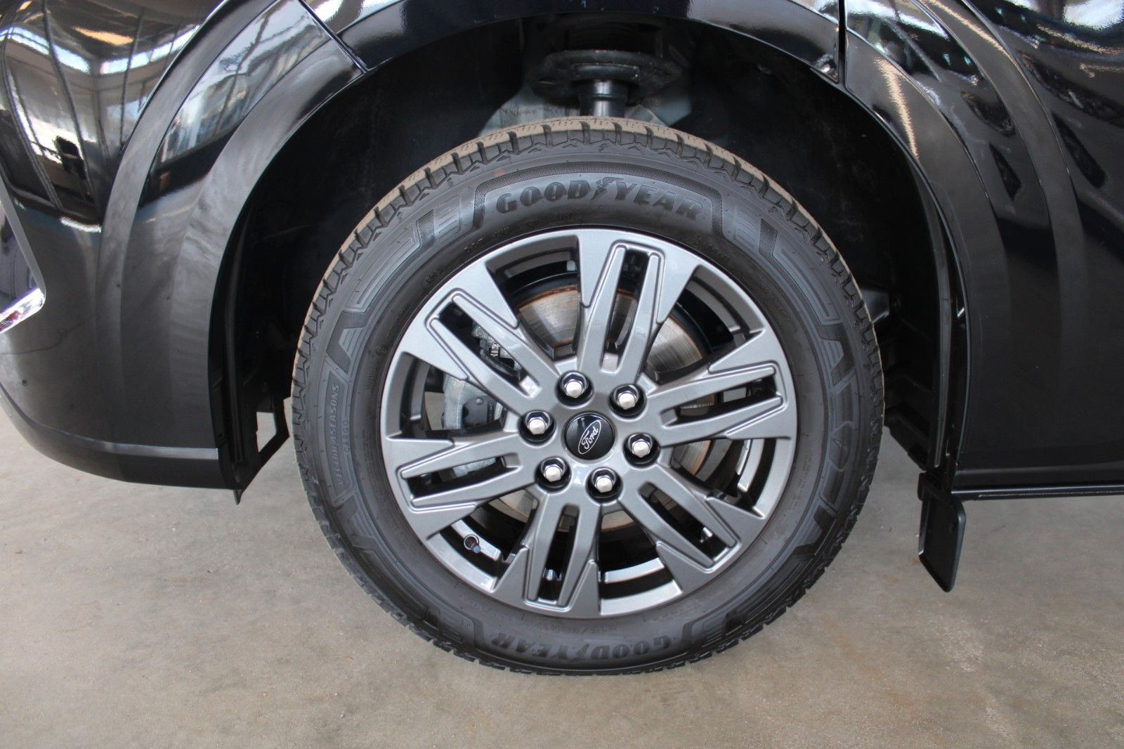 Fahrzeugabbildung Ford Tourneo Custom L2 Titanium LED AHK ACC WinterPak