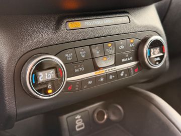 Ford Kuga - 12