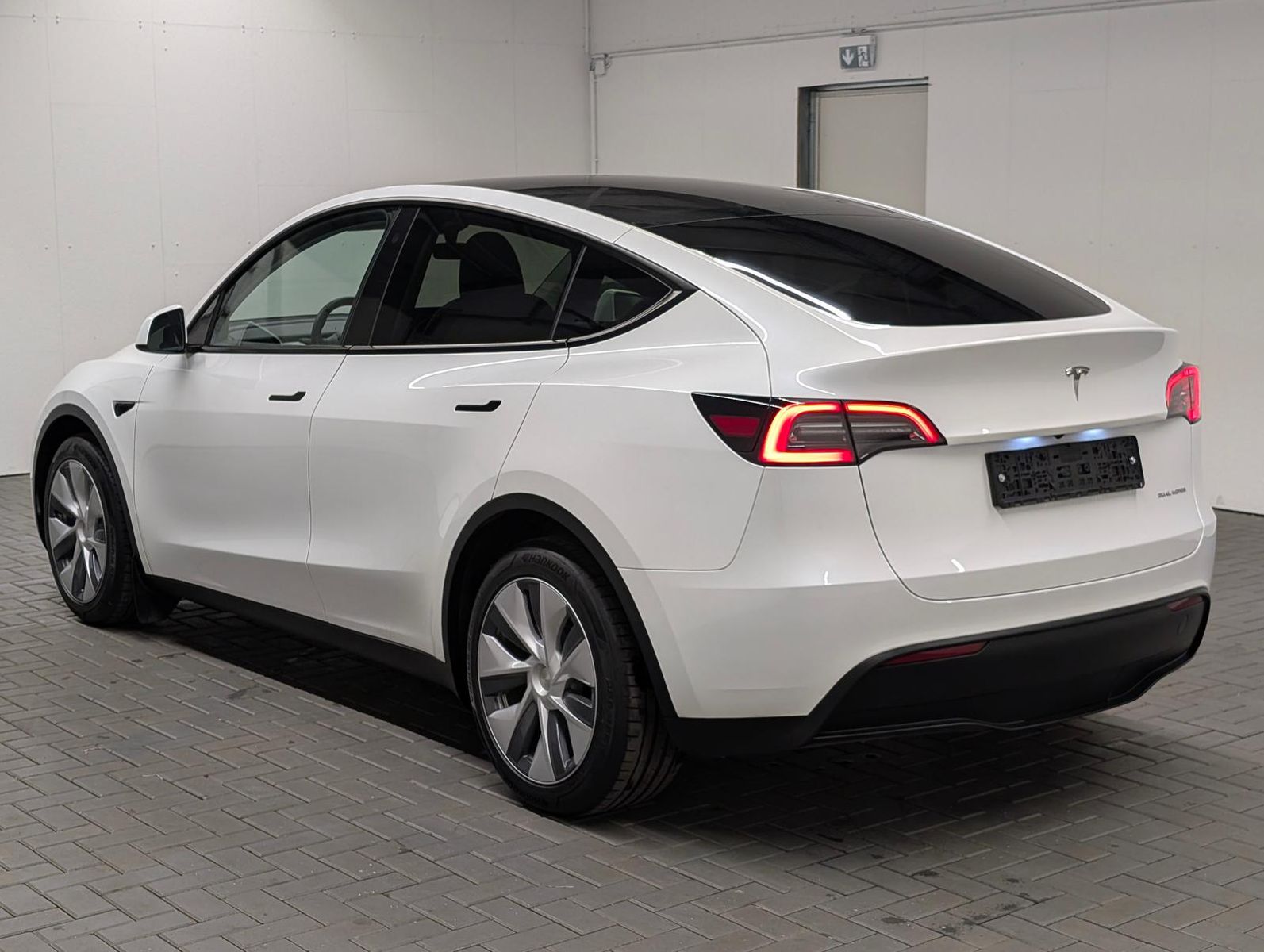 Tesla Model Y AWD Long Range Matrix Pano Navi SHZ Kam foto 3