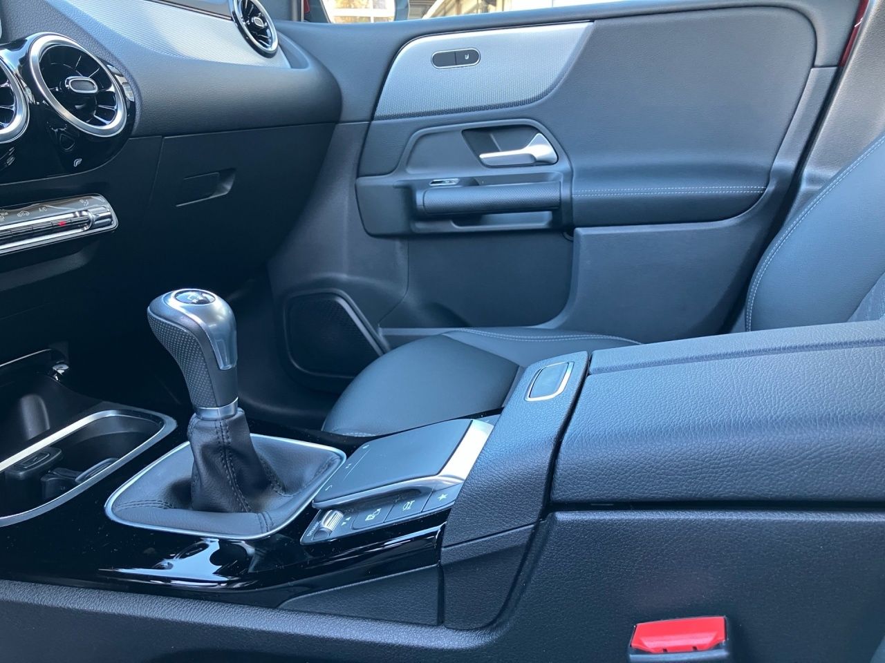 Fahrzeugabbildung Mercedes-Benz B 180 LED+NAVI+SHZ+CARPLAY+PARKASSIST.+VERKZ.ASS